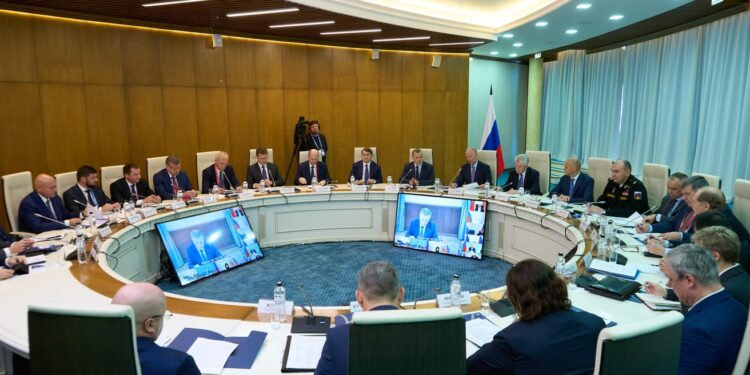 Совет по Арктике определил задачи развития морских маршрутов