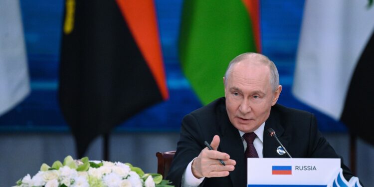Путин поддержал критику санкций на саммите ФСЭГ