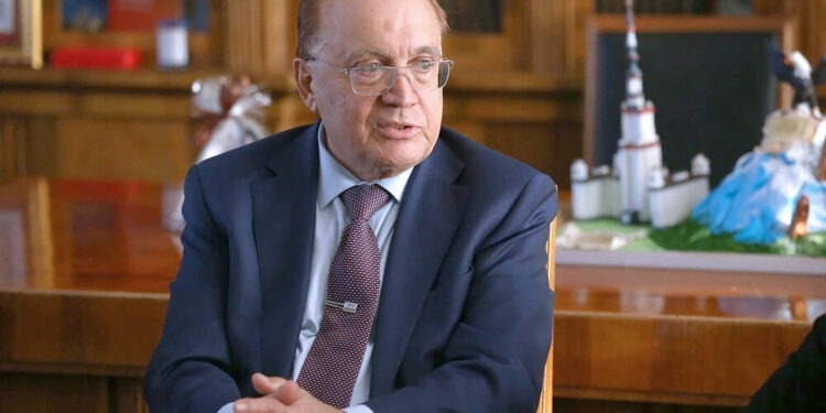Садовничий предупредил об атрофии мышления из-за нейросетей