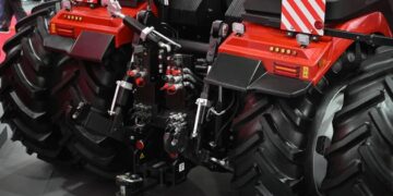 Российский трактор получил автоматическую трансмиссию