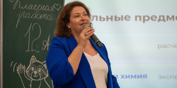 Более 350 детей из пяти регионов получили помощь к учебному году